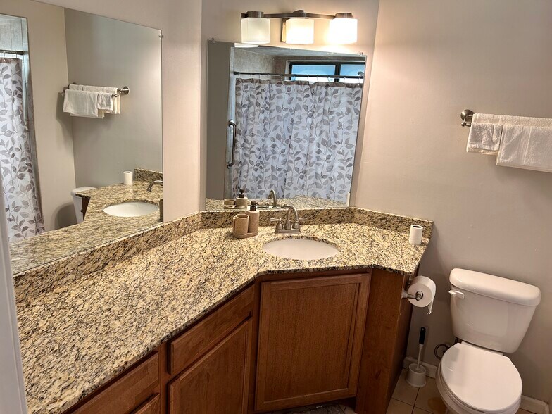 Building Photo - 4294 Tanglewilde Dr S