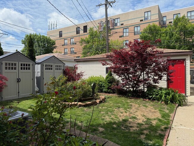 Building Photo - 5534 N Campbell Ave