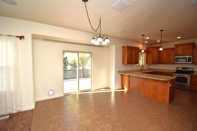 Building Photo - Beautiful 6 Bedroom Home in Riverton!