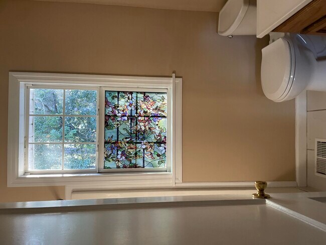 Building Photo - 847 Westover Dr