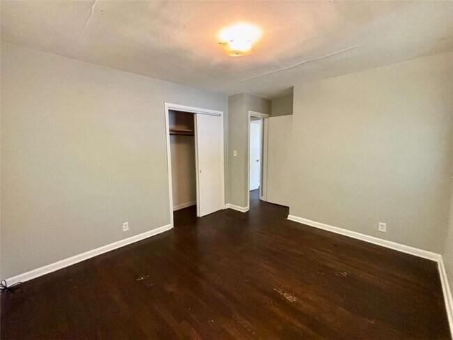 Building Photo - 2612 Dawn Dr