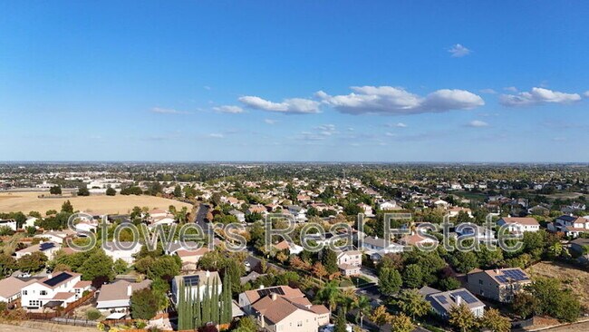 Building Photo - 729 Copperfield Ct