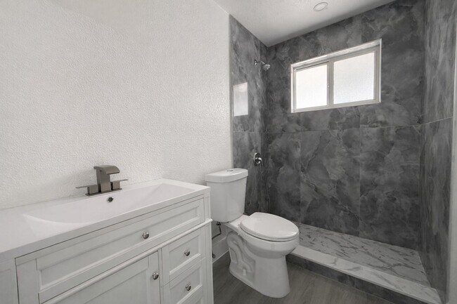 Building Photo - 2807 Reo Ln