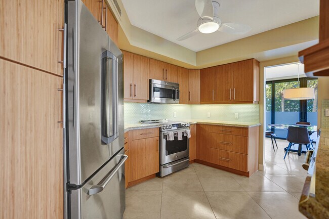 Building Photo - 120 S Ocean Blvd
