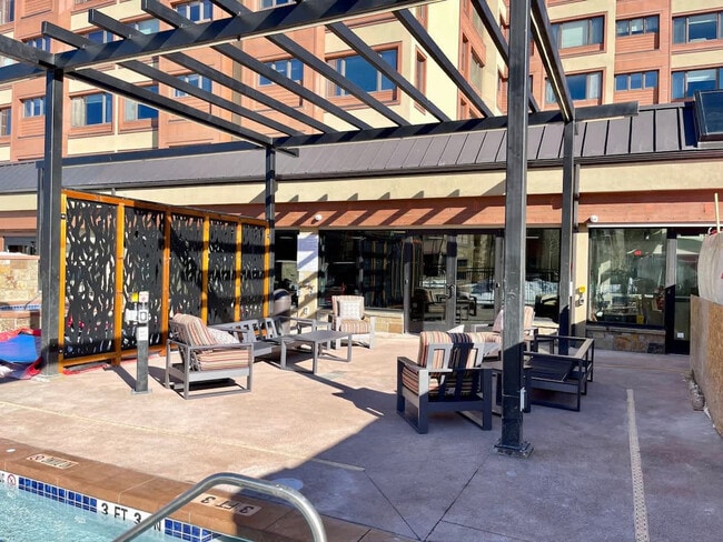 Building Photo - 535 South Park Avenue