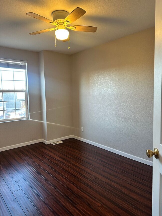 Building Photo - Single Family Home for Rent!