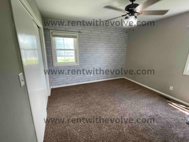 Building Photo - 4603 S Bloomingport Rd