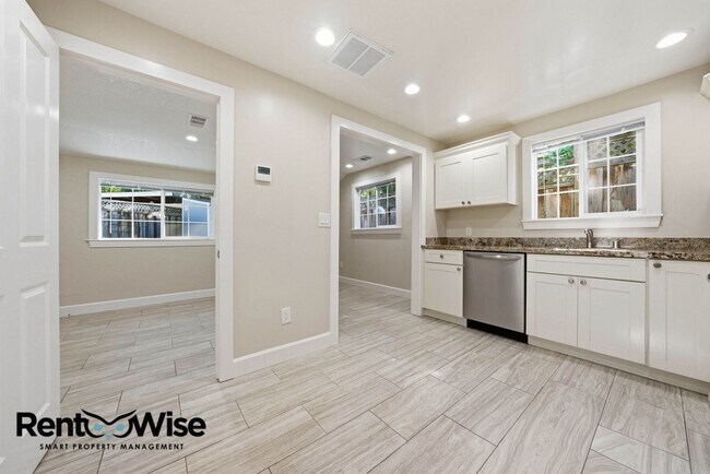 Building Photo - Chestnut Garden Patio Apartments