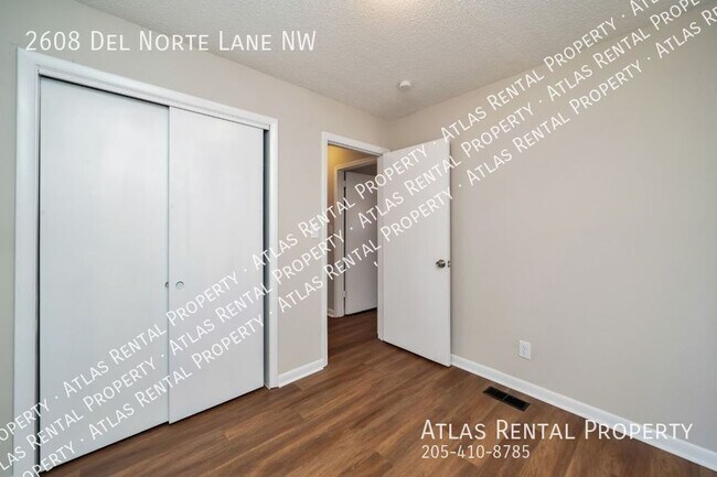 Building Photo - 2608 Del Norte Ln NW