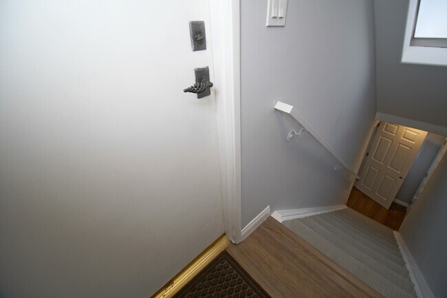 Building Photo - 10929 Landale St