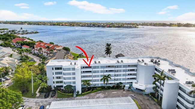 Building Photo - 8200 Lakeshore Dr