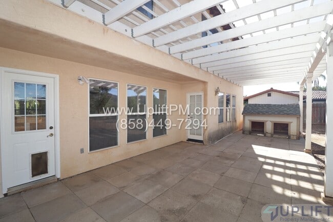 Building Photo - 4 Bedroom 2.5 Bath in San Diego Country Es...