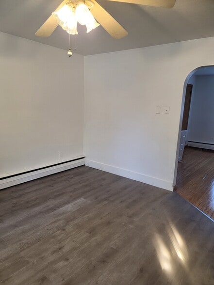 Large kitchen with a dining area,sits 6 - 100 E Park Ave