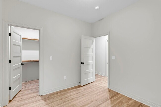 Building Photo - 1923 Sutton Ct