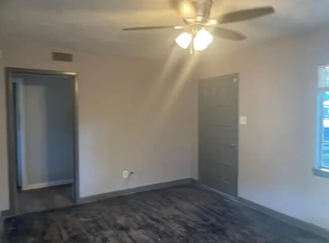 Building Photo - Charming Home Available June 15th