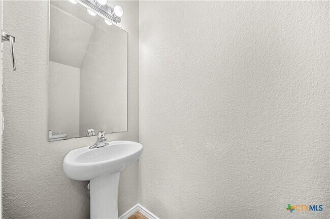 Building Photo - 1602 Gigante Dr