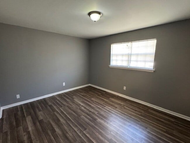 Building Photo - NO DEPOSIT REQUIRED!  $50 VISA GIFT CARD!!...