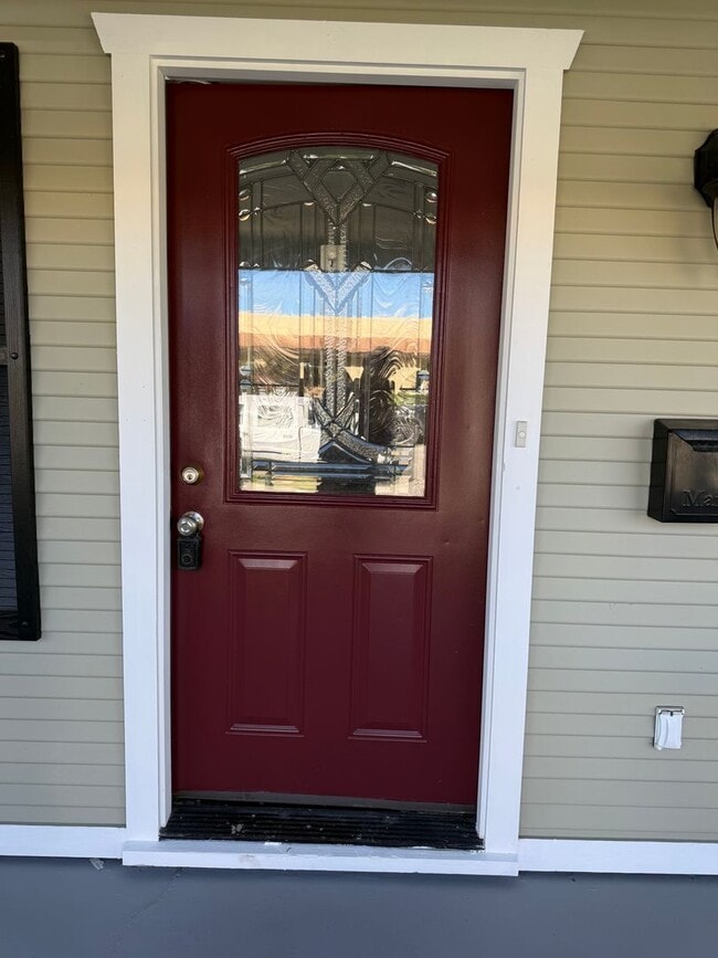 Building Photo - !!! $500 OFF 1st MONTH'S RENT !!! - Beautiful Remodeled Craftsman Home - RENT ME!