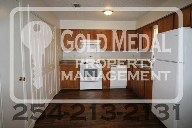 Building Photo - 1803 Cedarhill Dr