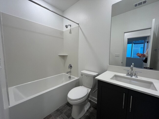 Building Photo - Welcome to modern living in the sought-after Rancho Peñasquitos neighborhood!