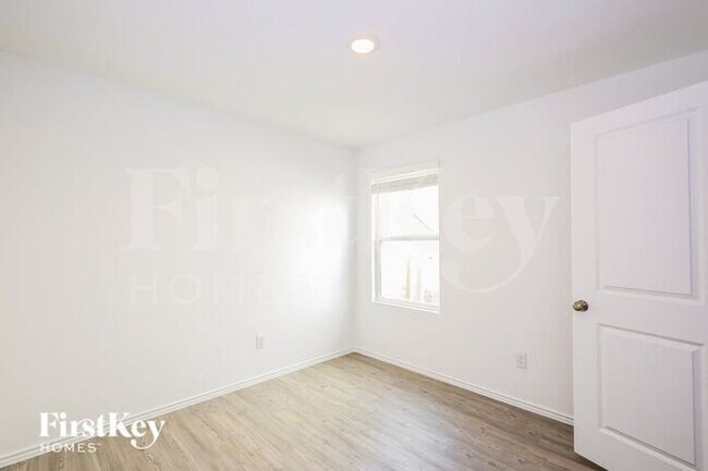 Building Photo - 8506 Rose Tanager