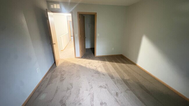 Building Photo - 16428 Willow Walk Dr