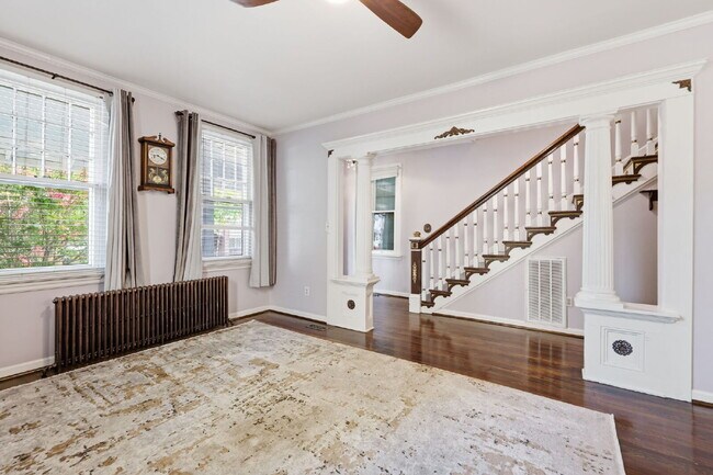 Building Photo - Live Steps from the Heart of Olde Towne
