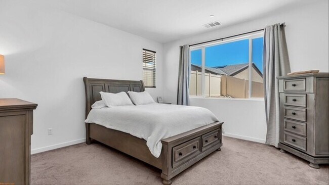 Building Photo - AVAILABLE NOW!! 3 Bedroom 2 Bathroom UNFURNISED Home with Solar Panels in Skyborne in Desert Hot ...