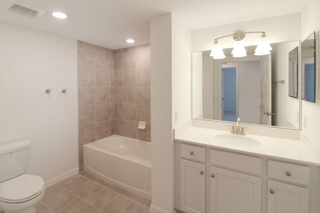 Building Photo - Sarasota National Annual Condo for Rent