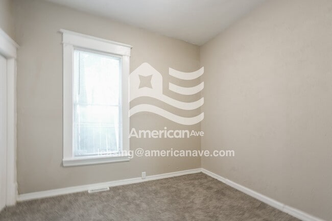 Building Photo - 743 Diamond Ave
