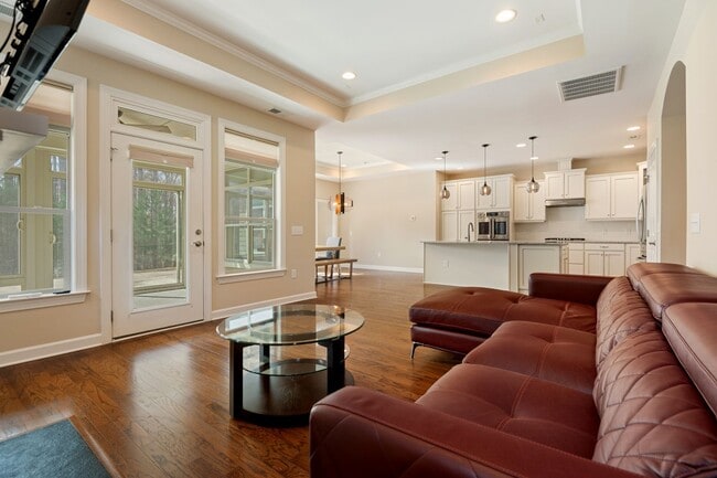 Building Photo - Gorgeous Home in Durham!