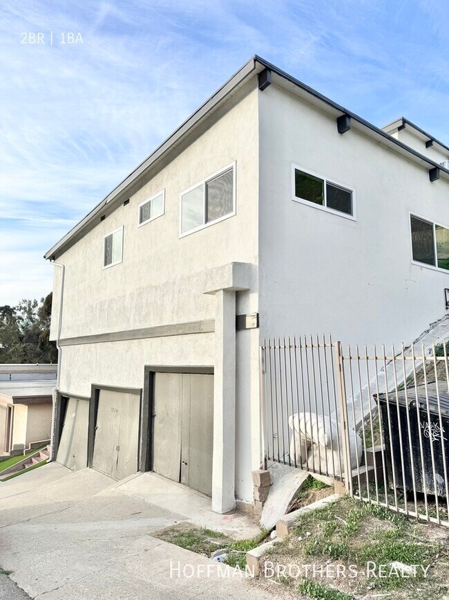 Building Photo - 3211 Primera Ave