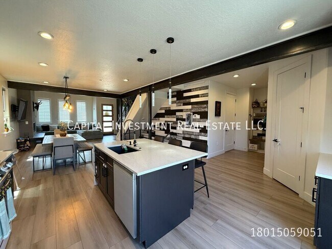 Building Photo - 7637 S Brinkerhoff Dr