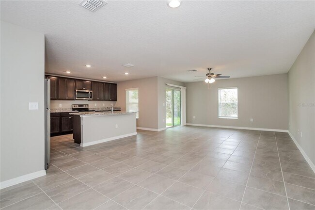 Building Photo - 349 Daffodil Ln