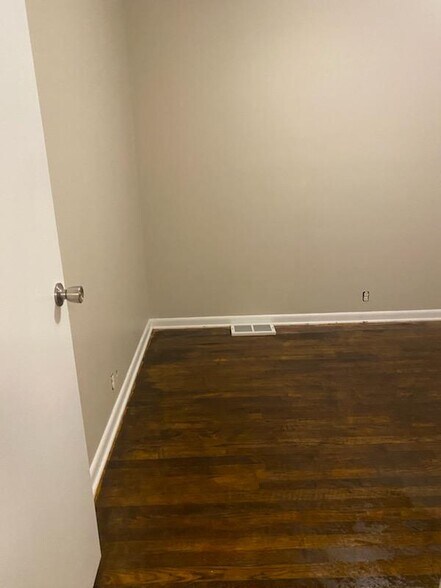 Building Photo - 319 Pleasant St