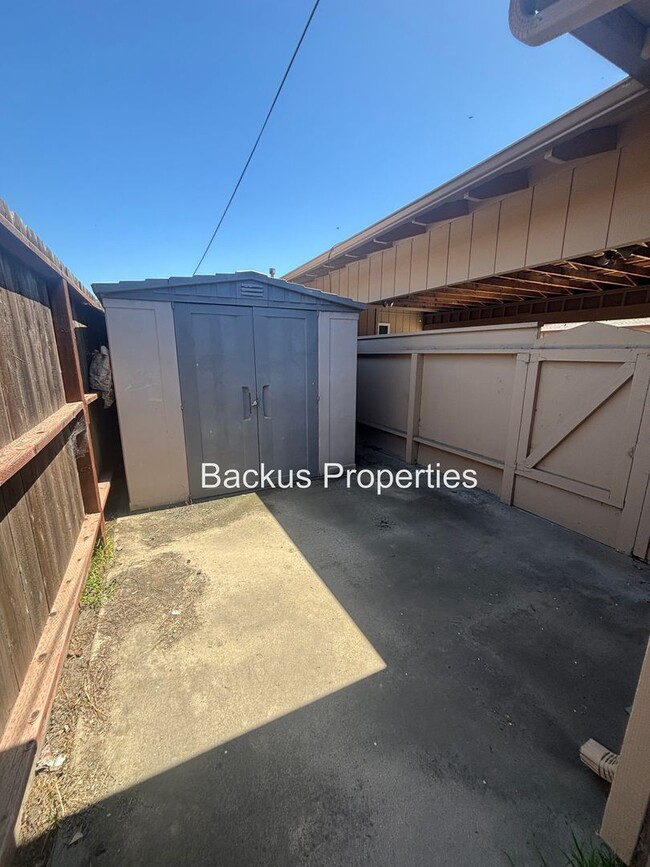 Building Photo - 476 Belmont Dr