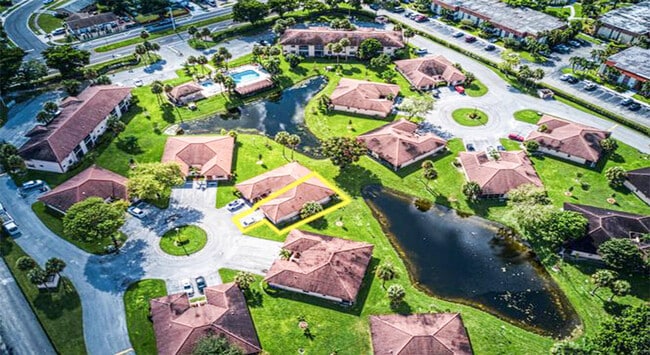 Building Photo - 9861 Three Lakes Cir