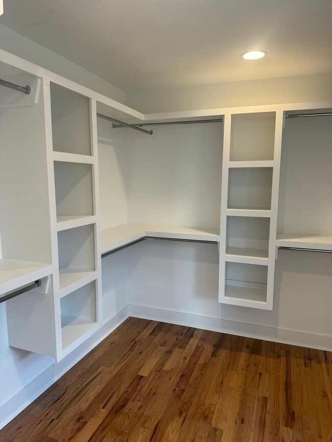 Building Photo - 1822 16th Ave N