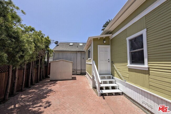 Building Photo - 222 Bicknell Ave