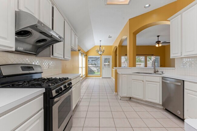 Building Photo - 10415 Courtley St