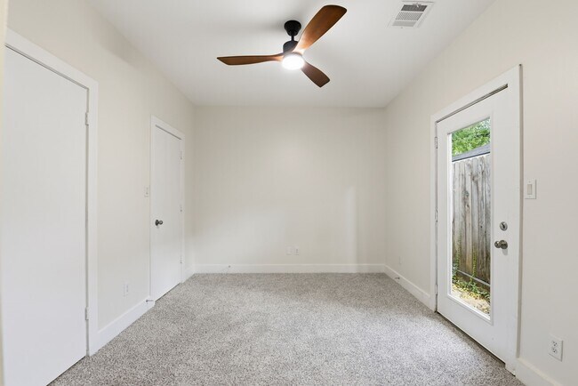 Building Photo - 2028 Tuam St