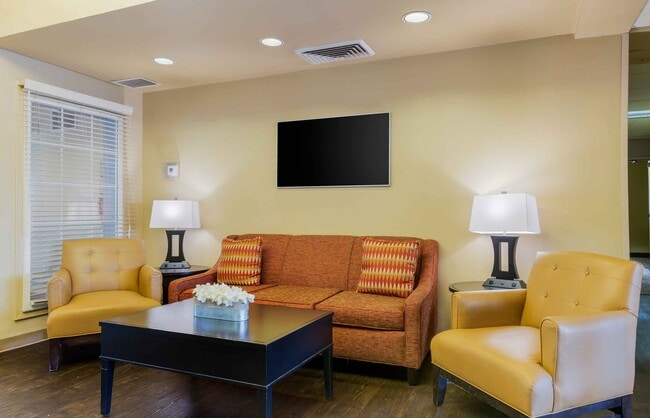 Building Photo - Furnished Studio-Phoenix - Airport - Tempe