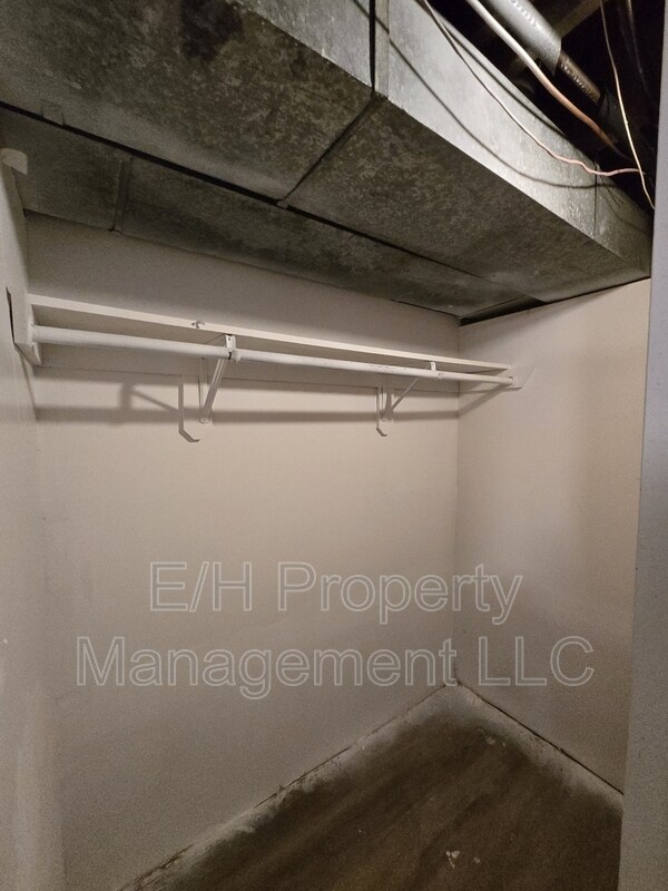 Building Photo - 8728 E Arthur Cir