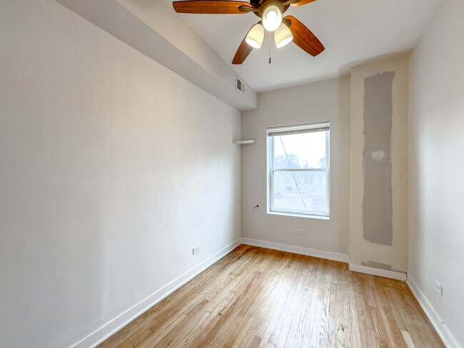 Building Photo - 4405 N Kimball Ave