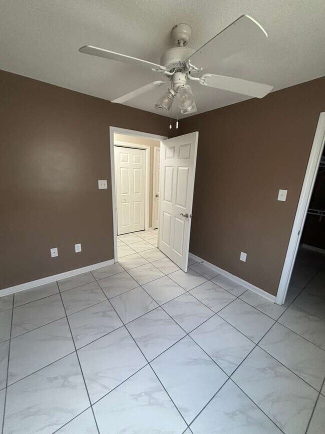 Building Photo - 212 Orchard Way