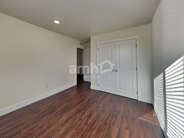 Building Photo - 11423 W Mesquite St