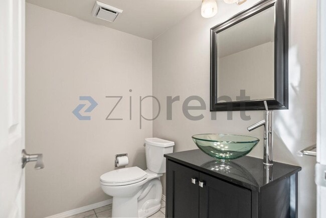 Building Photo - 1123 Glengarry Dr