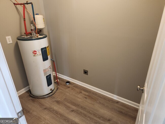 Building Photo - 75 Klassing St SW