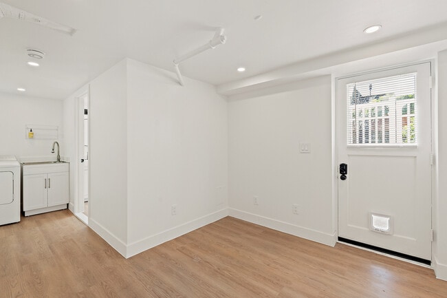Building Photo - 611 N 143rd St
