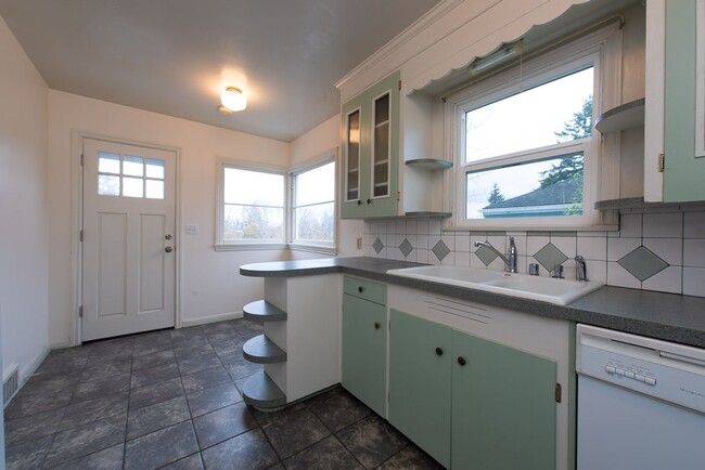 Building Photo - Awesome 2 Bed 2 Bath Seattle Home Close to...